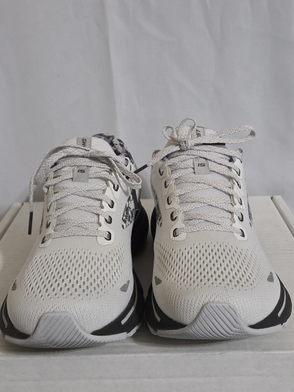 Brooks Ghost 15 Running Shoes White Grey Camo US Women Size 9 - Picture 3 of 10